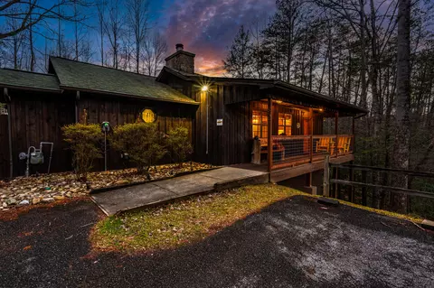 503 Eagle Trl, Gatlinburg, TN 37738