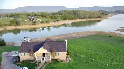 1820 Harbor Hills Ln, Dandridge, TN 37725