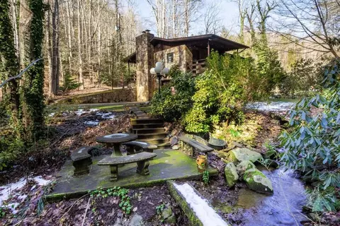 514 Butler Branch Rd, Gatlinburg, TN 37738