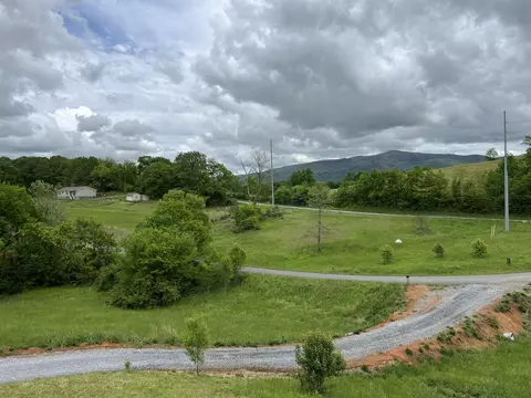 1806 Siesta Rd Way, Newport, TN 37821