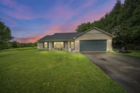 5620 Brandon Park Dr, Maryville, TN 37804