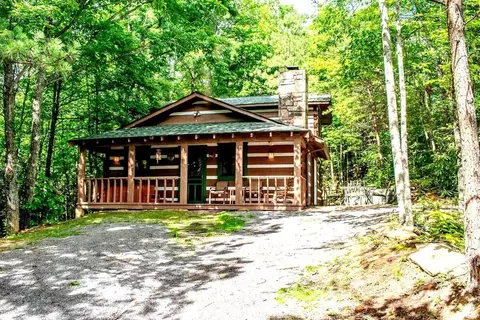 820 Sutton Pl, Gatlinburg, TN 37738