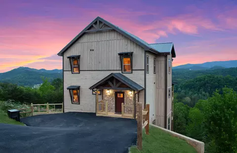 2049 Crown Point Ln, Sevierville, TN 37862