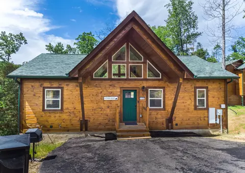 1124 Greenbriar Village Ln, Gatlinburg, TN 37738