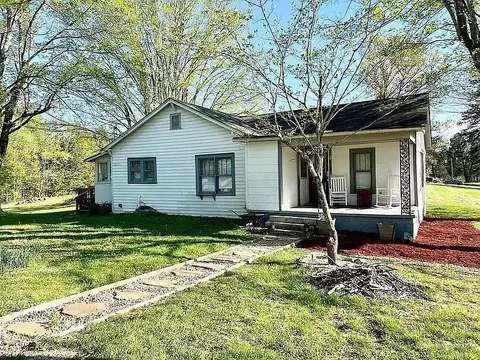 1302 Smith School Rd, Strawberry Plains, TN 37871