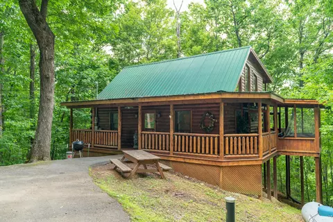 2129 Red Bud Rd, Sevierville, TN 37876