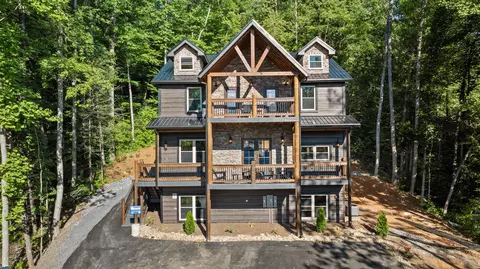311 Proffitt Rd, Gatlinburg, TN 37738