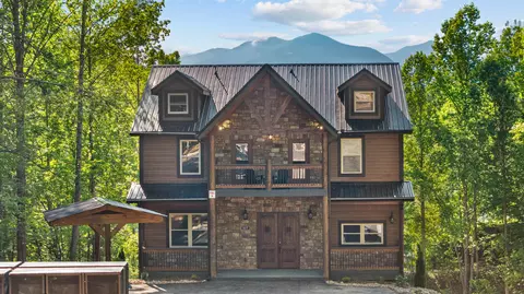317 Proffitt Rd, Gatlinburg, TN 37738