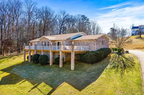1204 Barton Fields Dr, Sevierville, TN 37862