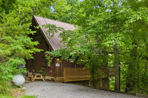 1182 Tanrac Trl, Gatlinburg, TN 37738
