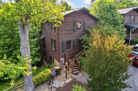 813 Spirit Loop Way, Gatlinburg, TN 37738