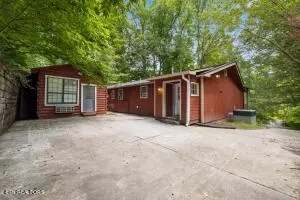 326 Oak Dr, Gatlinburg, TN 37738