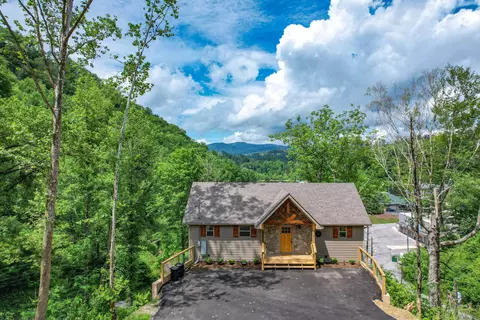 311 Sterling Dr, Gatlinburg, TN 37738