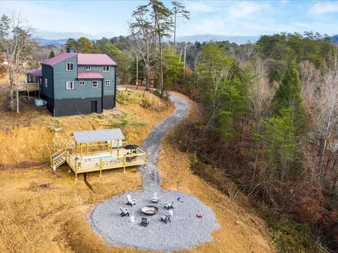 2851 Sequoia Rd, Pigeon Forge, TN 37863
