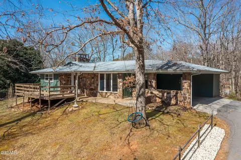 909 Carvers Ln, Sevierville, TN 37876