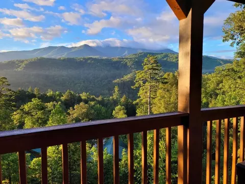 1761 Mountain Shadows Way, Gatlinburg, TN 37738