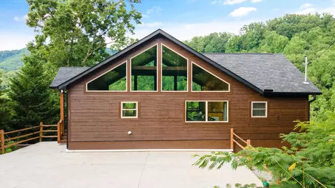 1631 Mountain Dreams Way, Pigeon Forge, TN 37862