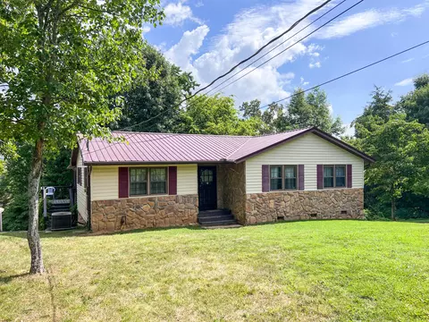 1809 Ridgecrest Dr, Dandridge, TN 37725