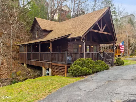 754 Kings Hills Blvd, Pigeon Forge, TN 37863