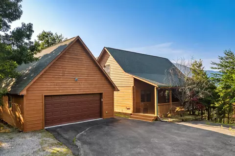 3044 Wears Overlook Ln, Sevierville, TN 37862