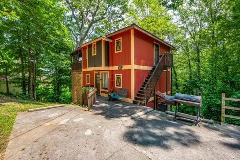 1828 Luzerne Dr, Gatlinburg, TN 37738