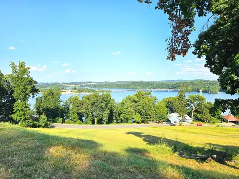 2486 Starboard Crest Rd, Morristown, TN 37814