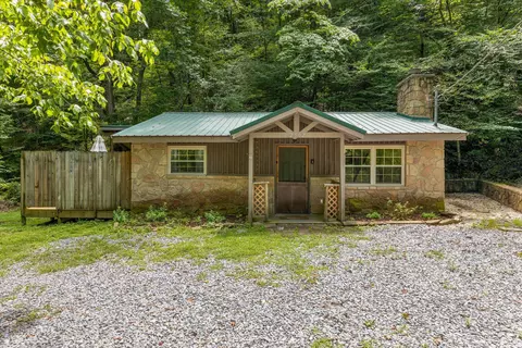 2502 Upper Middle Creek Rd, Sevierville, TN 37876