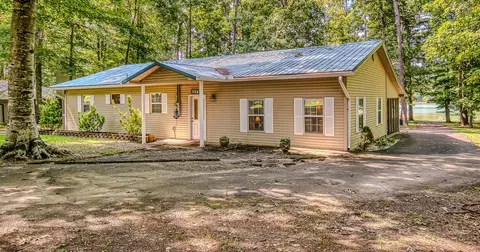 556 Glen Cir, Dandridge, TN 37725