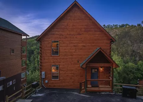 1121 Autumn Path Way, Sevierville, TN 37862