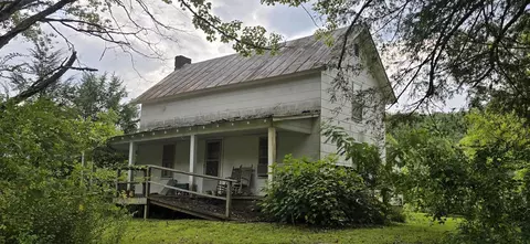 2104 Berry Clark Dr, Gatlinburg, TN 37738