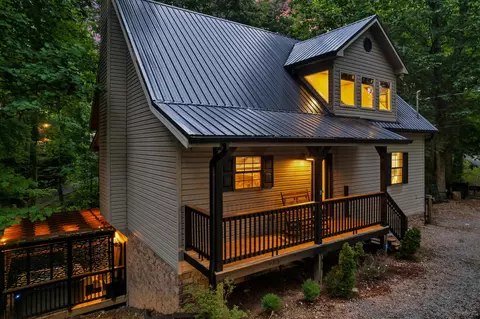 903 Cove Ln, Gatlinburg, TN 37738