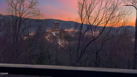 541 Forrest Springs Dr, Gatlinburg, TN 37738