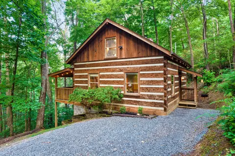 2201 Berry Clark Dr, Gatlinburg, TN 37738