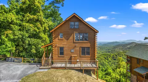 3131 Lakeview Ldg, Sevierville, TN 37862