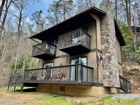 4256 New Pioneer Trl, Pigeon Forge, TN 37863