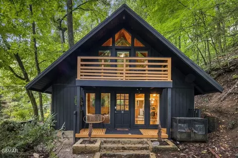 907 Ski Mountain Rd, Gatlinburg, TN 37738