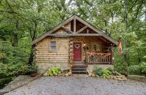 1732 Silver Poplar Ln, Sevierville, TN 37876