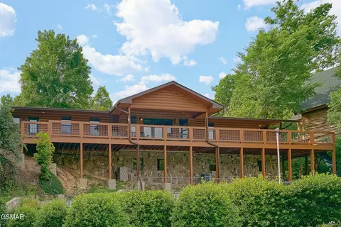 566 Country Oaks Dr, Pigeon Forge, TN 37863