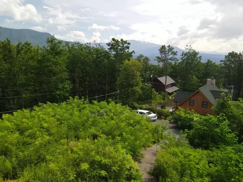 839 Pine Top Ln, Gatlinburg, TN 37738