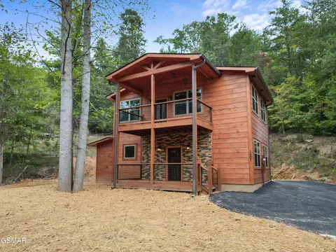 1007 King Branch Rd, Sevierville, TN 37876