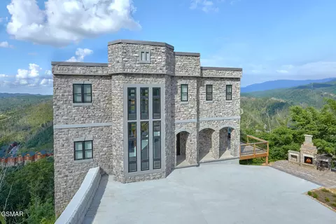 919 End Ct, Gatlinburg, TN 37738