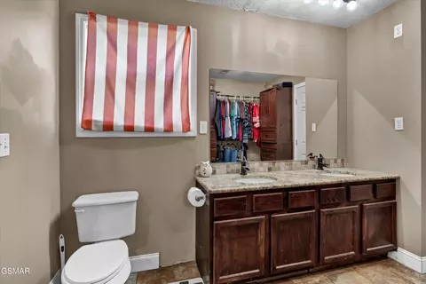 Bath - 4116 Briggs Loop, Kodak, TN 37764 photo 1 of 3