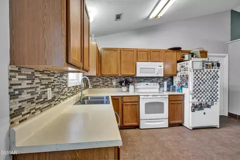 Kitchen - 4116 Briggs Loop, Kodak, TN 37764 photo 2 of 2