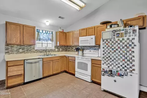 Kitchen - 4116 Briggs Loop, Kodak, TN 37764 photo 1 of 2