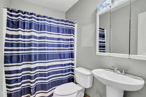 Bath - 4116 Briggs Loop, Kodak, TN 37764 photo 3 of 3