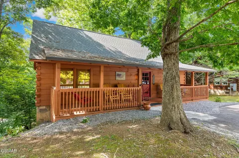 683 Kings Hills Blvd, Pigeon Forge, TN 37863