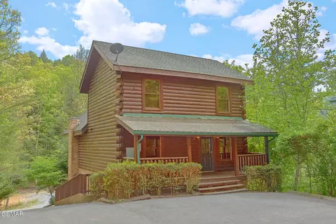 558 Country Oaks Dr, Pigeon Forge, TN 37863