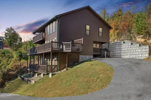 781 Village Loop Rd, Gatlinburg, TN 37738