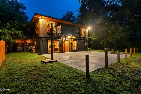3405 Lillie Blvd, Sevierville, TN 37876