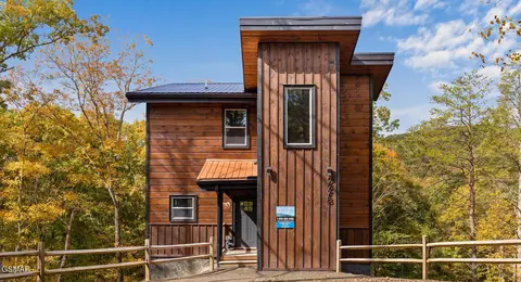 2978 Ginas Way, Sevierville, TN 37862